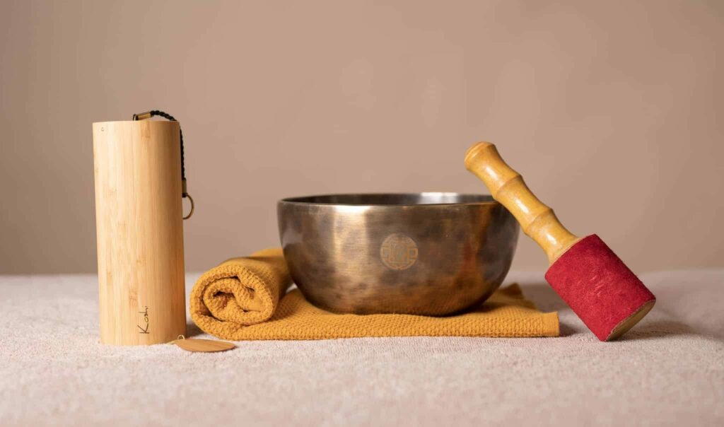 L'image représente les bols tibétains utilisés durant la formation de massages chinois des bols chantant