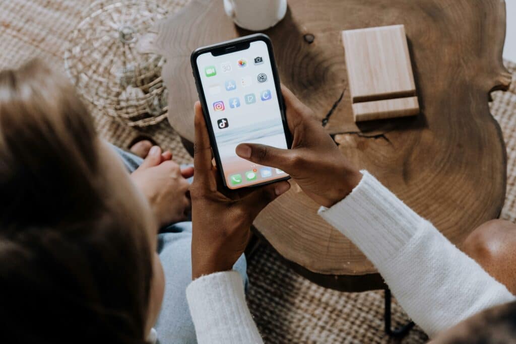 Praticienne bien-être débutant sur Instagram depuis son salon