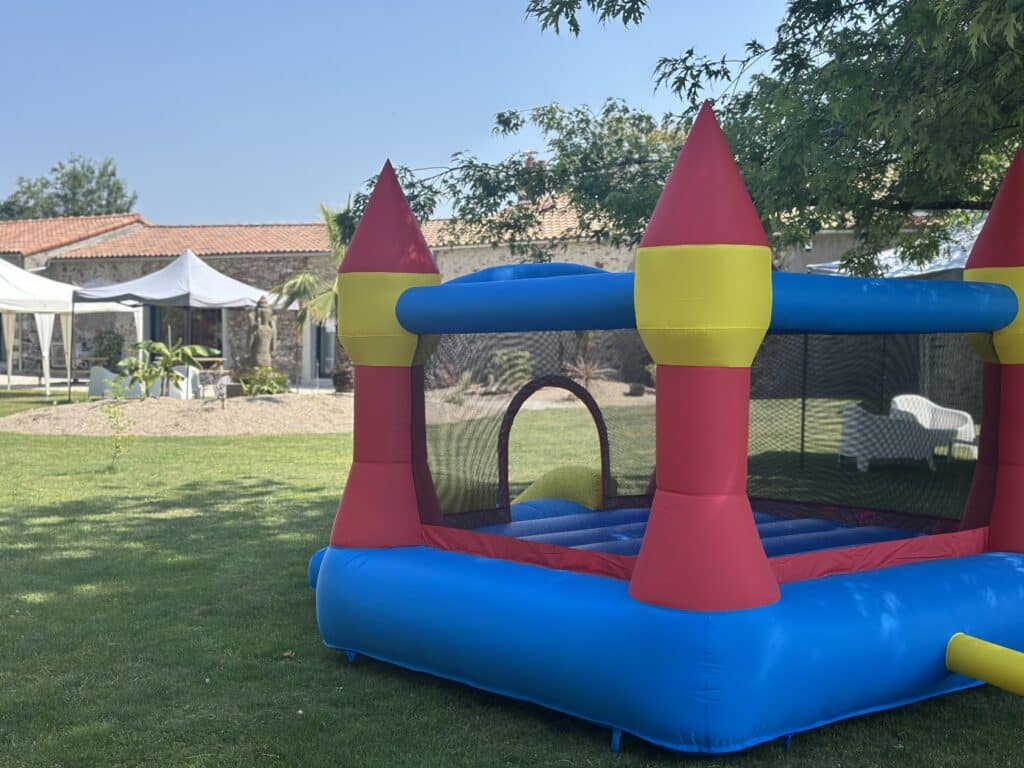 Photo du château gonflable lors du mini salon bien-être shizen school