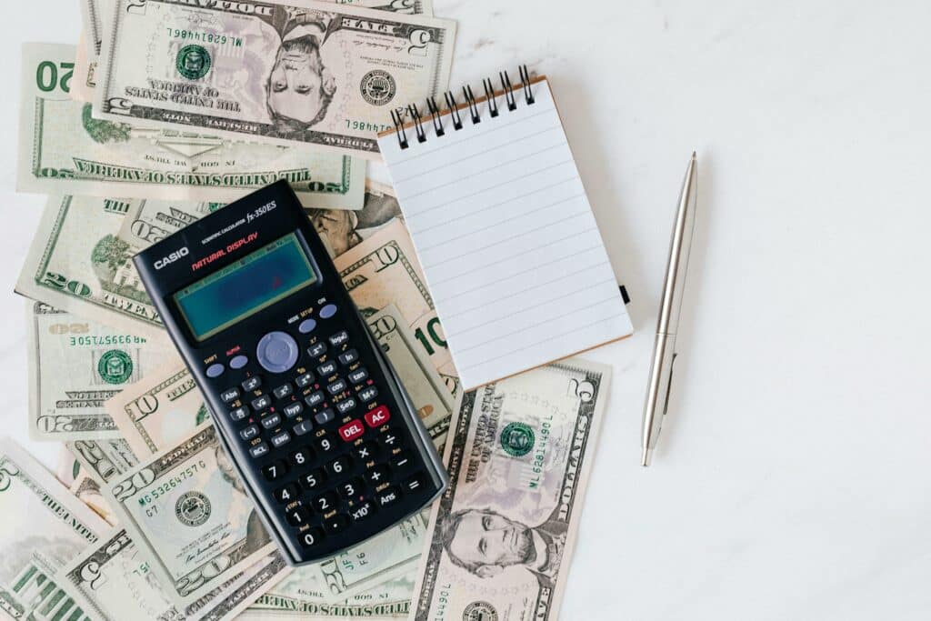 Comment financer ma formation ? Billets symbolisant le financement d’une formation massage bien-être chez Shizen School